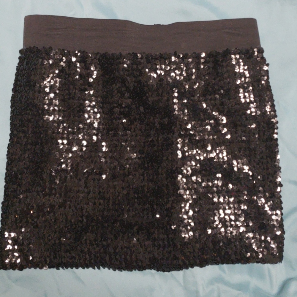 NWOT Super cute sequins skirt